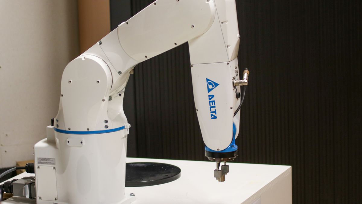 自動化ラインの産業用ロボットアーム